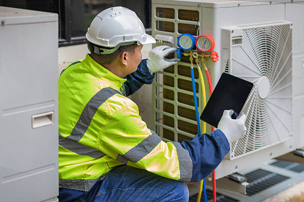 Professional Hvac technician working in Fort Myers Beach, FL